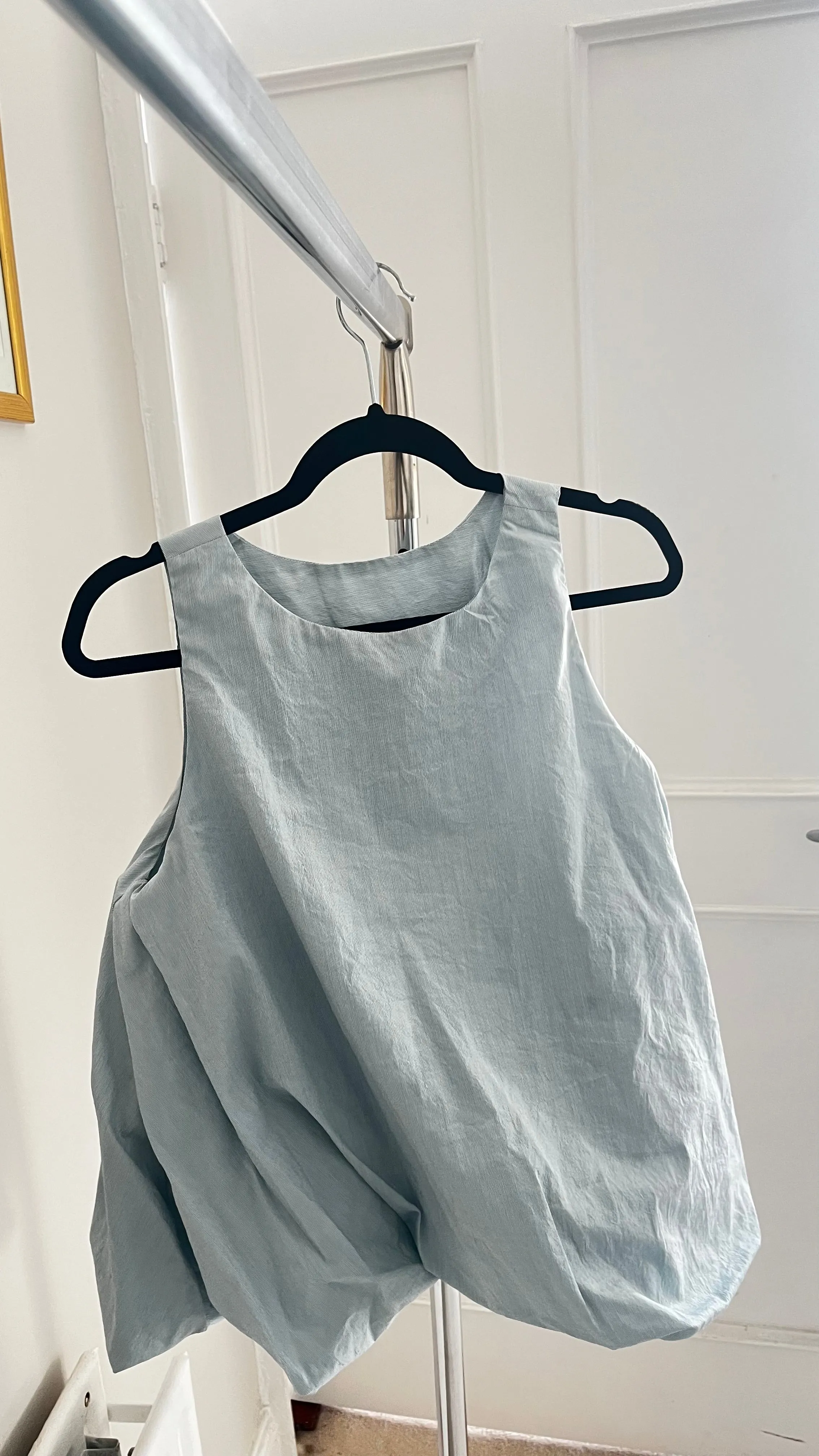 Apuntob Sleeveless Flower Top in Sea