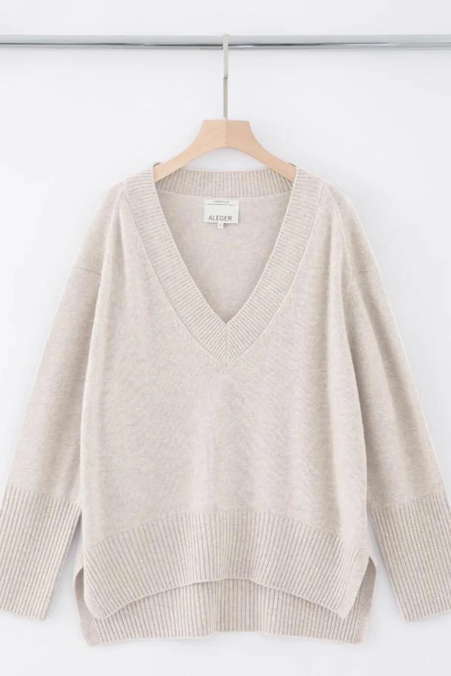 N.84 Cashmere Blend Oversized V Neck  Shell